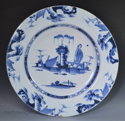London delft charger