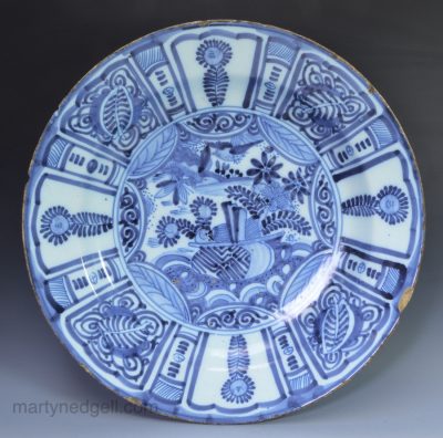 Large Dutch Delft charger painted in the Kraak style, circa 1700