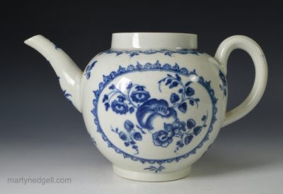 Worcester porcelain tepot