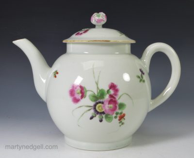 Worcester porcelain teapot with enamel decoration, circa 1770