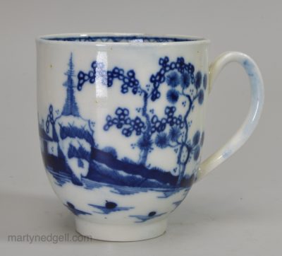 Worcester porcelain coffee cup decorated with the cannon ball pattern, circa 1765