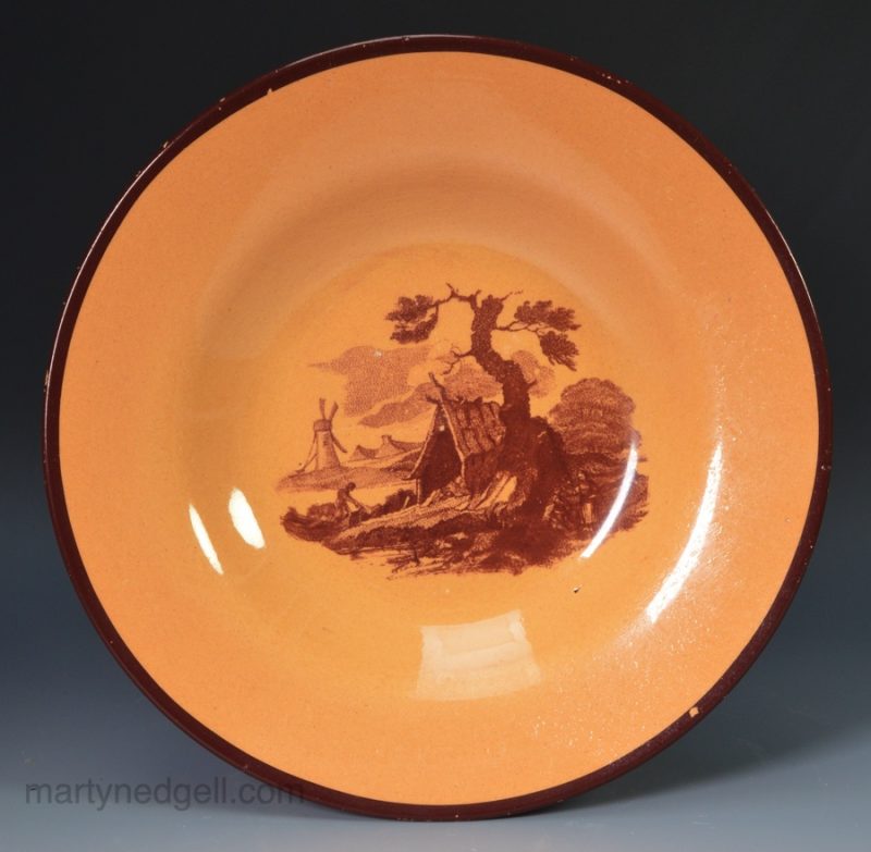 Small chalcedony decorated shallow bowl or plate, circa 1820 Don Pottery Yorkshire, one of two