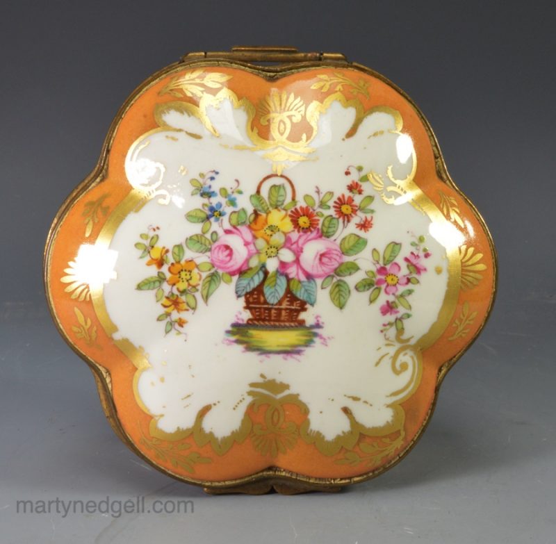 French porcelain box and cover, circa 1890, probably Samson