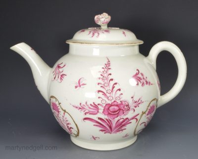 Worcester porcelain teapot, circa 1770