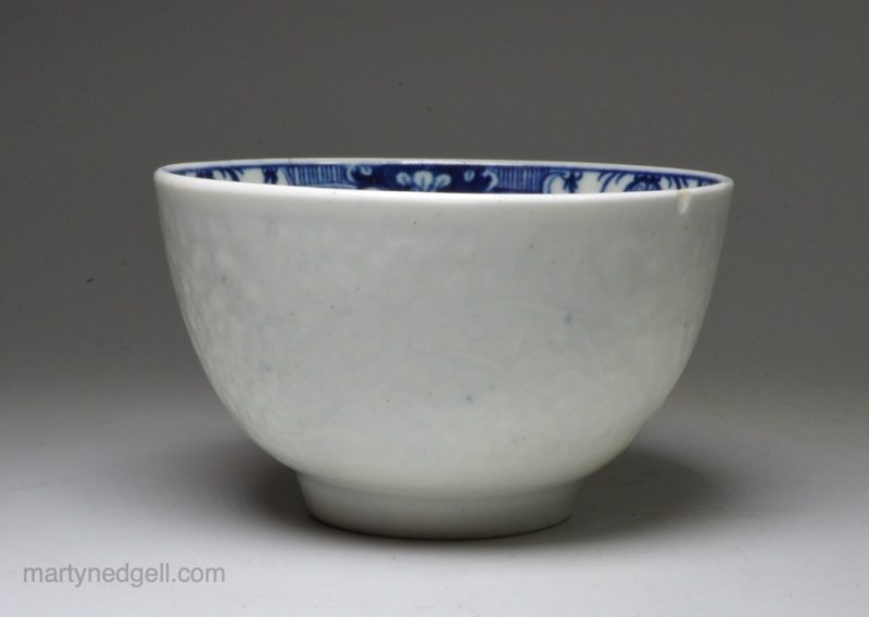 Worcester porcelain tea bowl, circa 1765