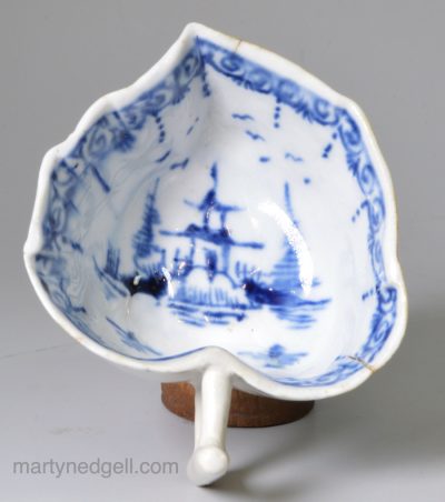 Lowestoft porcelain butter boat, circa 1760