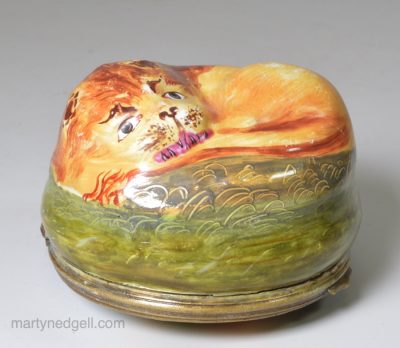Bilston enamel lion snuff box, circa 1780