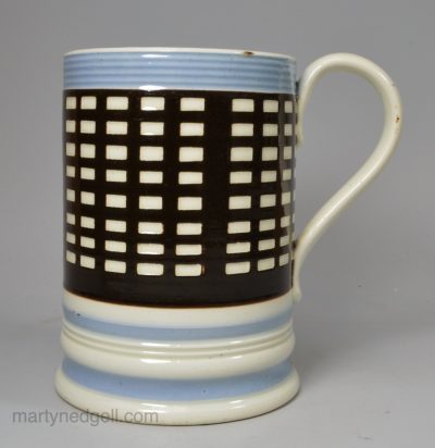 Pearlware pottery mug with inlaid mocha decoration, circa 1830