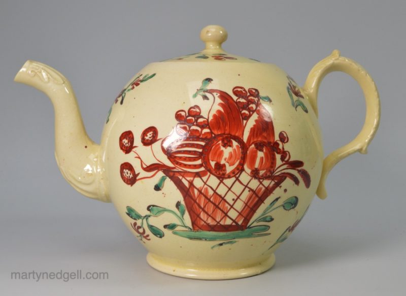 Creamware pottery teapot, circa 1770, probably Cockpit Hill Pottery Derby