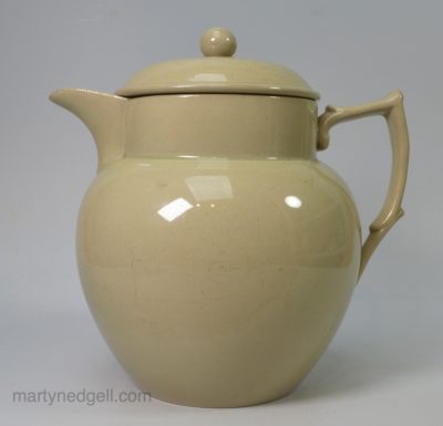 Drabware pottery toast and water jug and cover, circa 1820