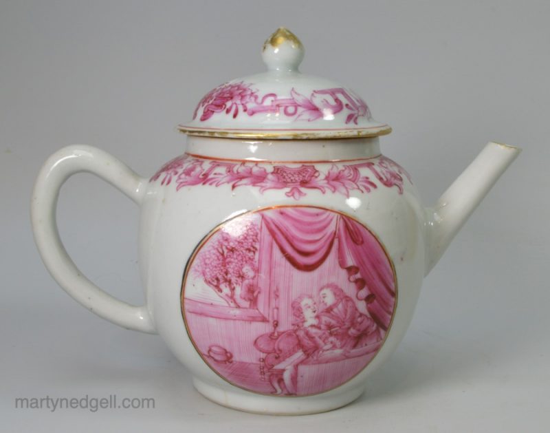 Chinese porcelain teapot painted with amorous scene for the European market, circa 1760