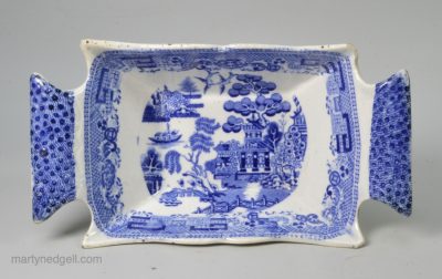 Pearlware pottery pickle dish transfer printed with Willow Pattern under the glaze, circa 1820
