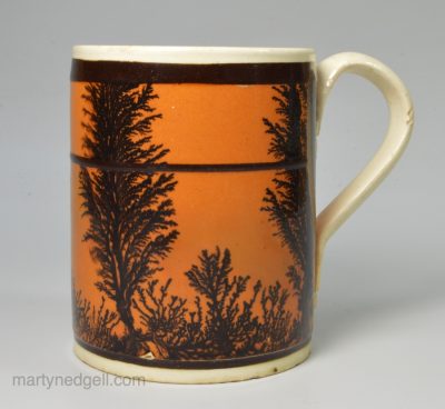 Creamware pottery mug with dendritic mocha decoration, circa 1820