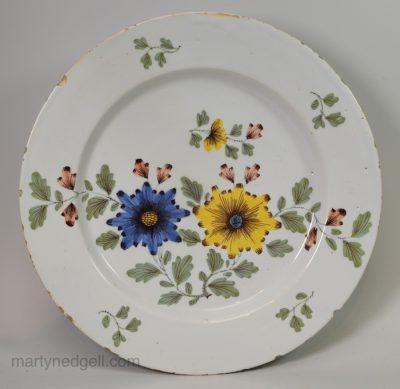 Liverpool delft charger decorated in the Fazackerly palette, circa 1750