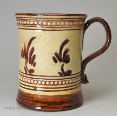 Staffordshire two colour agate ware mug decorated with sgraffito cream slip, circa 1750
