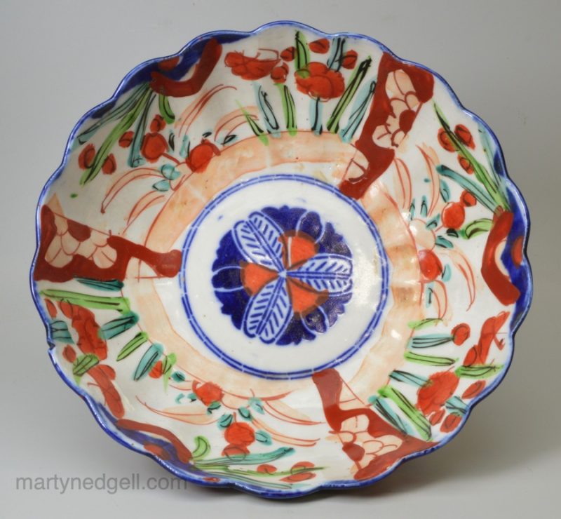 Japanese Imari porcelain bowl, circa 1900