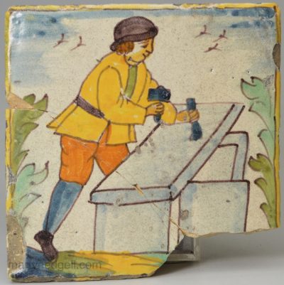 Spanish tin glaze tile painted with a stone mason, late 18th to early 19th century, Catalonia
