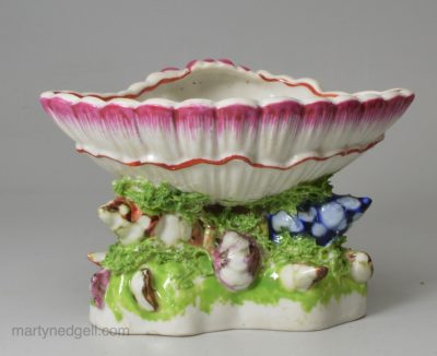 French hard paste porcelain shell dish in imitation of early English porcelain, circa 1900, Samson of Paris