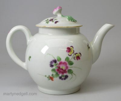 Worcester soft paste porcelain teapot, circa 1770