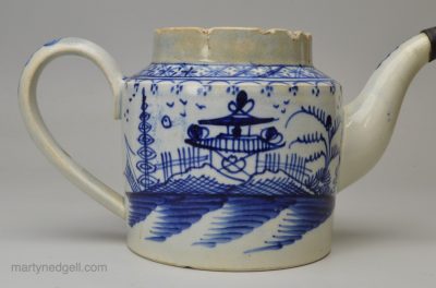 Pearlware pottery lidless teapot, circa 1800