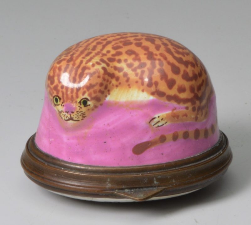 Bilston enamel cat patch box bonbonniére circa 1780