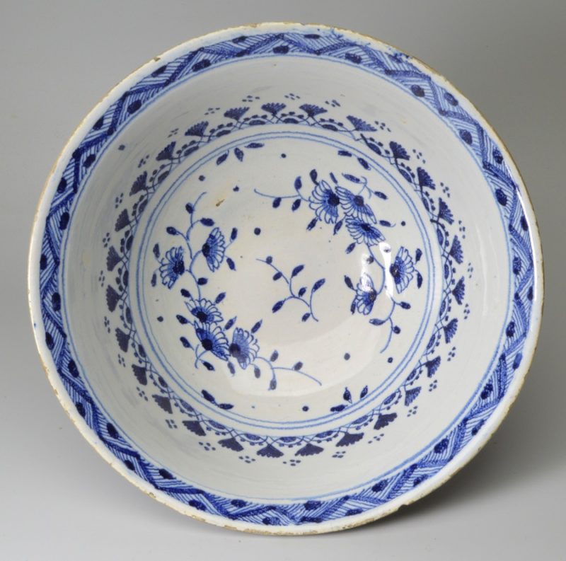 Bristol delft bowl, circa 1740