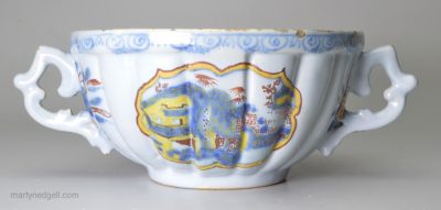 Faenza tin glazed two handled bowl, circa 1720