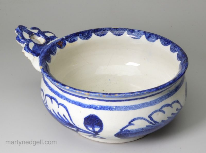 London delft porringer painted in blue, circa 1700