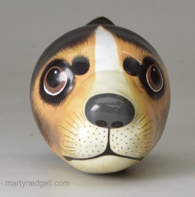 Bilston enamel dog's head bonbonniére, circa 1770