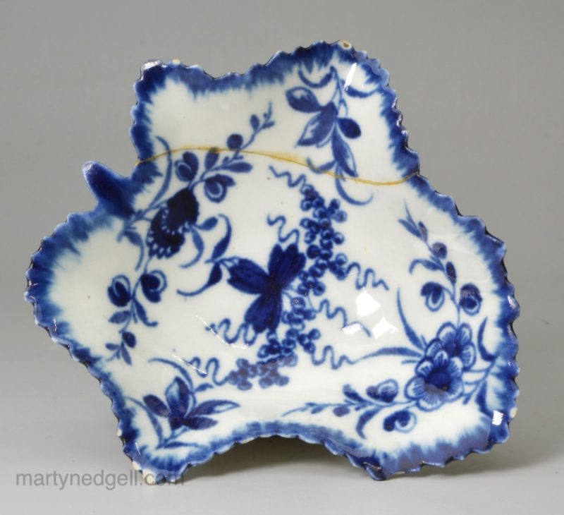 Worcester porcelain pickle dish painted in blue, circa 1770