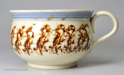 Pearlware pottery handled bowl with sponge decoration under the glaze, circa 1810