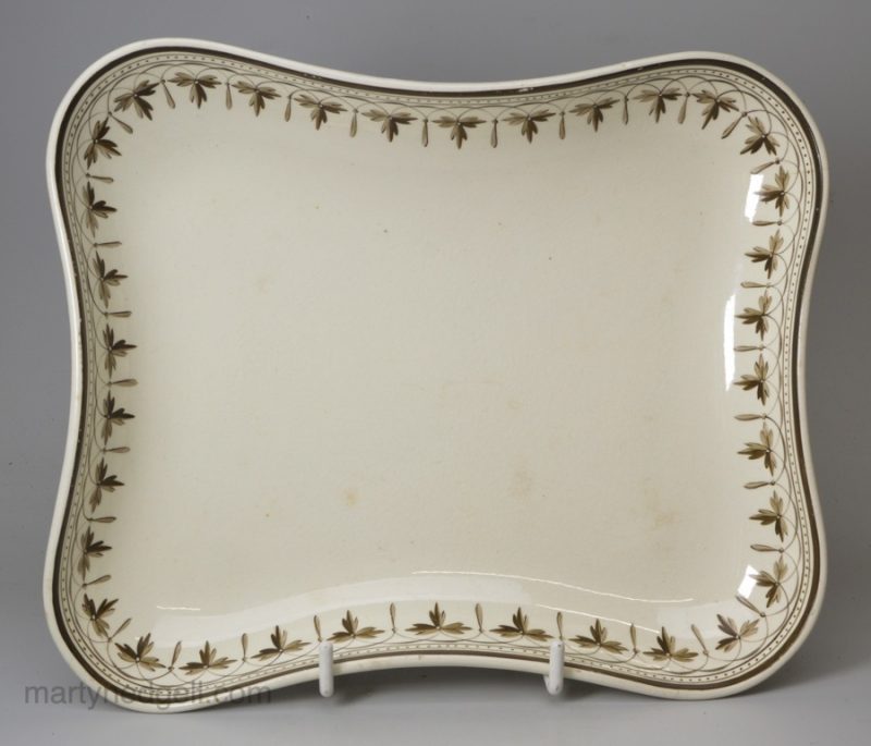 Wedgwood creamware pottery dessert dish, circa 1800