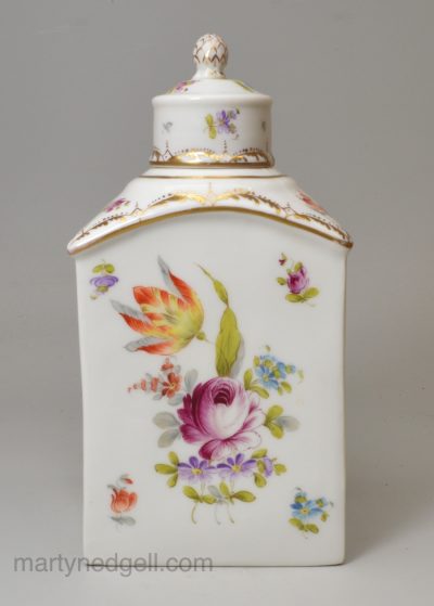 Continental porcelain tea canister and cover, circa 1880