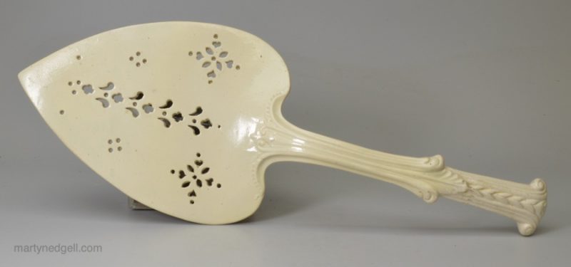 Pierced creamware pottery cake slice, circa 1780