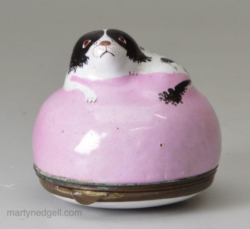 Bilston enamel patch box moulded as a spaniel, circa 1780