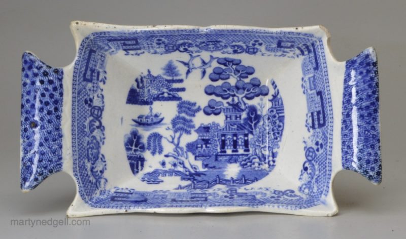 Pearlware pickle dish decorated with Willow pattern transfer print in blue, circa 1820