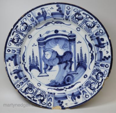 Duch Delft charger painted with a lion, circa 1700