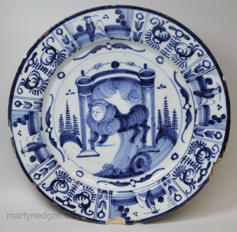 Duch Delft charger painted with a lion, circa 1700