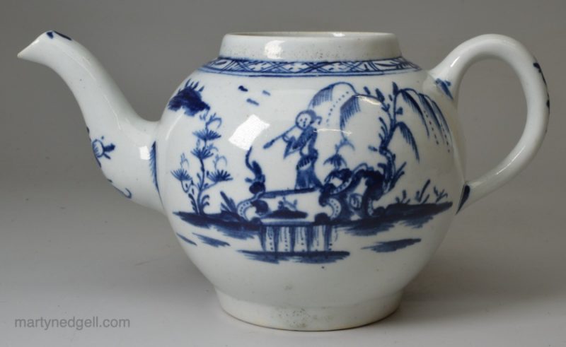 Lowestoft teapot, circa 1760, lacks lid