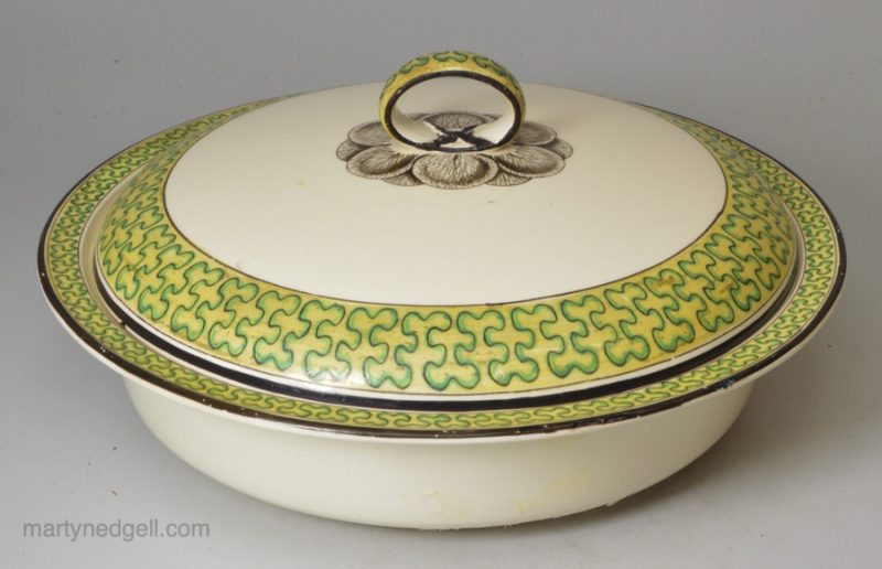 Wedgwood creamware pottery muffin dish and lid, circa 1800