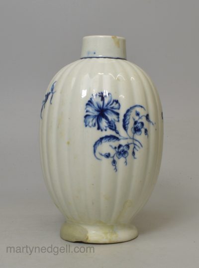 Worcester porcelain tea canister decorated with The Gillyflower Print, circa 1770