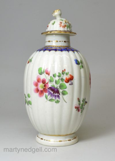 Worcester porcelain tea canister and lid, circa 1775
