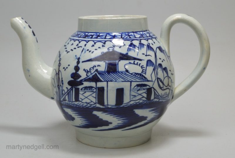 Lidless pearlware China glaze teapot, circa 1800