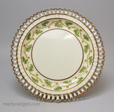 Set of 4 Creamware pottery arcaded plates painted with oak leaves and acorns, circa 1820