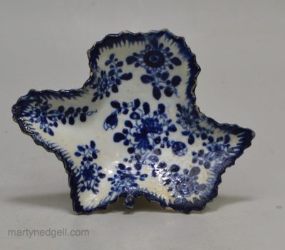 Bow porcelain leaf shaped pickle dish, circa 1760