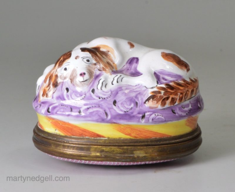 Bilston enamel bonbonniere moulded with a spaniel, circa 1780