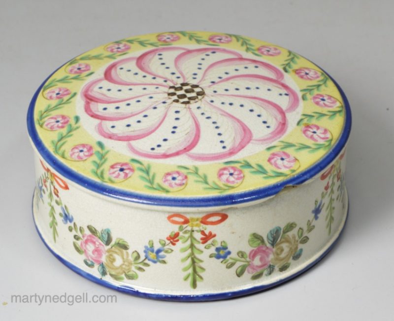 Preamware pottery snuff box painted with overglaze enamels, circa 1800
