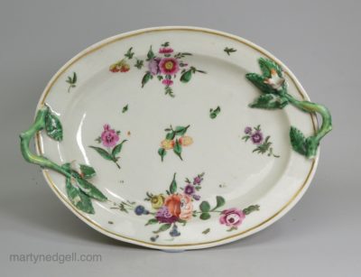 Worcester porcelain sauce tureen stand, circa 1765