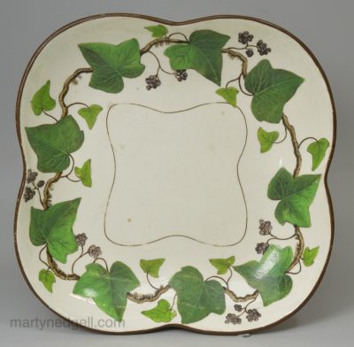 Wedgwood Napoleon Ivy pearlware pottery dessert dish, circa 1820