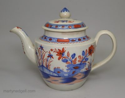 Pearlware pottery teapot decorated with underglaze blue and overglaze red, circa 1800